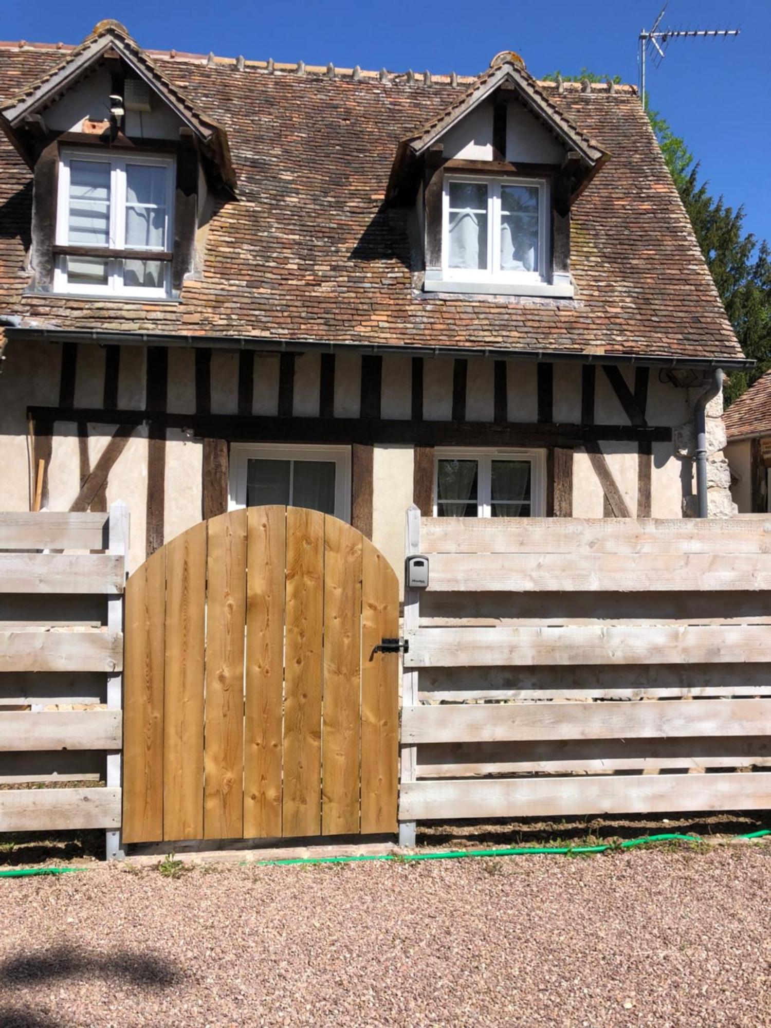 Villa La Chapelle De Monet - Logis Coquelicots Bois-Jerome-Saint-Ouen Exterior foto